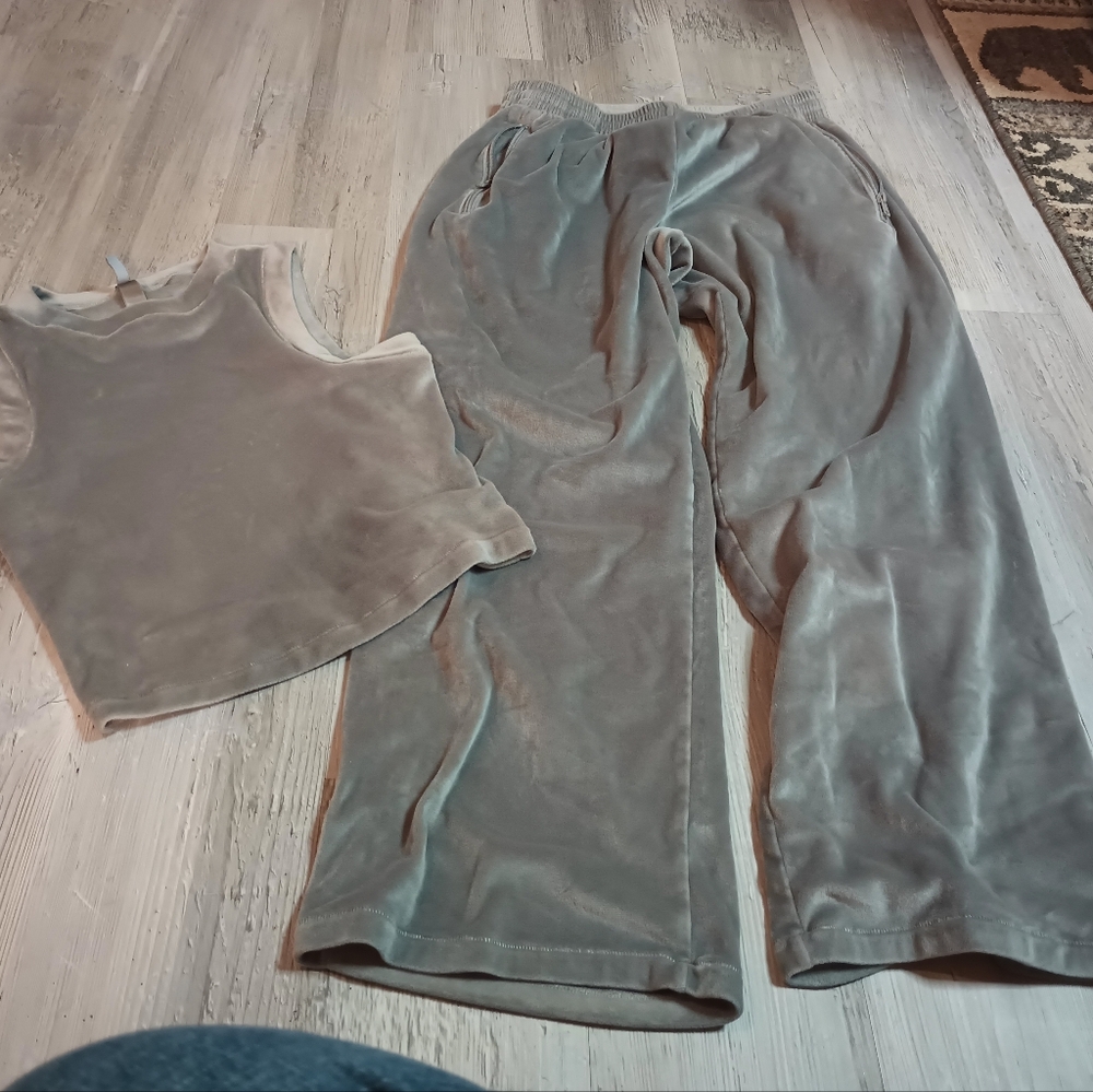 SKIMS Velour Tank and Lounge Pants Set in Light Gray
